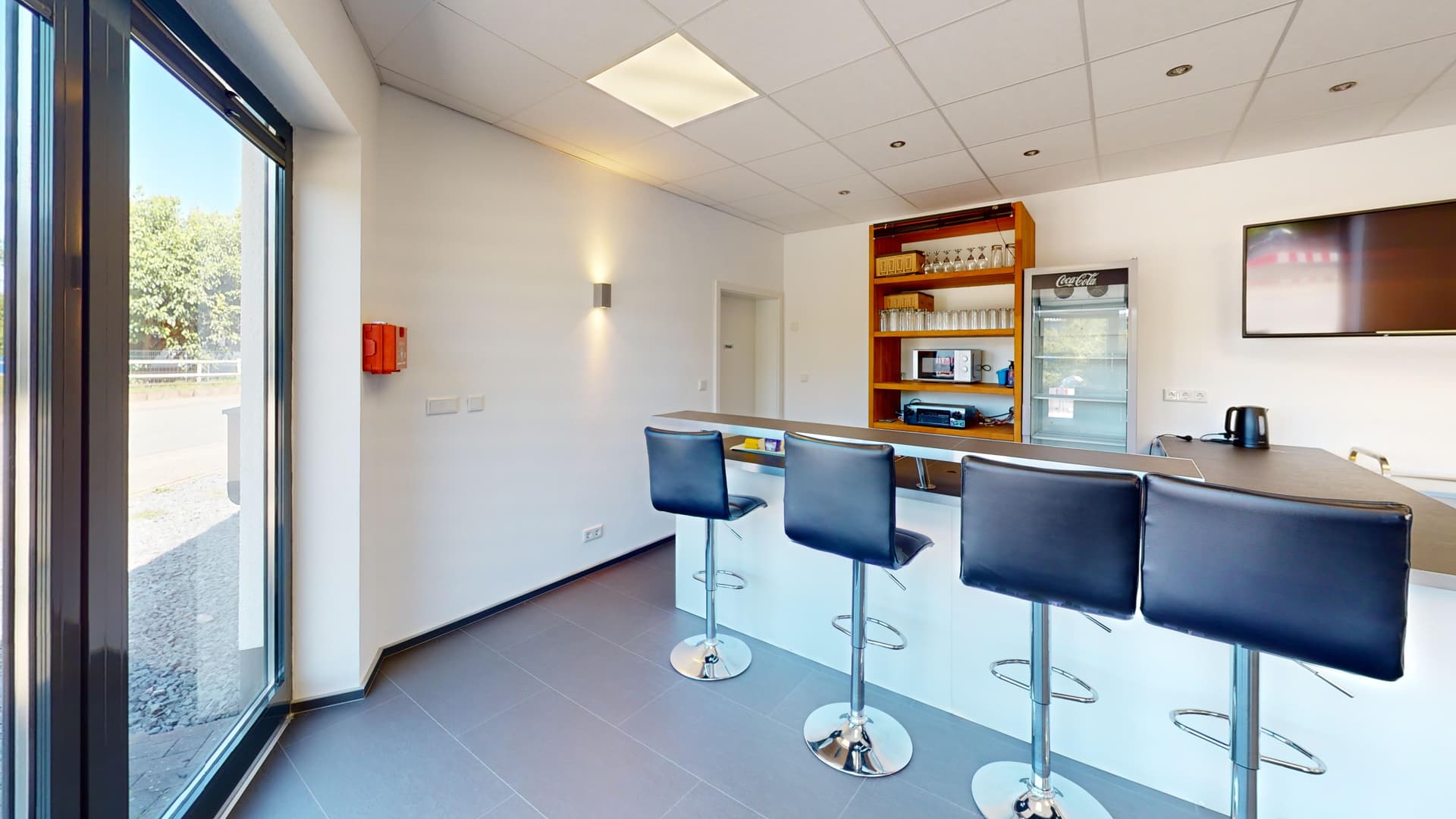 Offene Bar-Zone für entspannte Networking-Abende bei Firmenfeiern